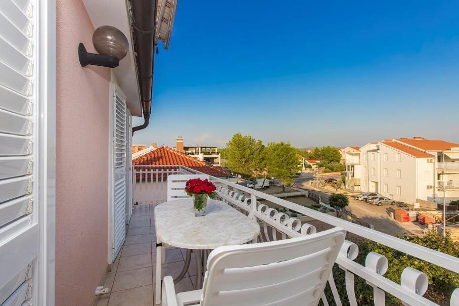 Apartments Tonimir Vodice Exterior photo